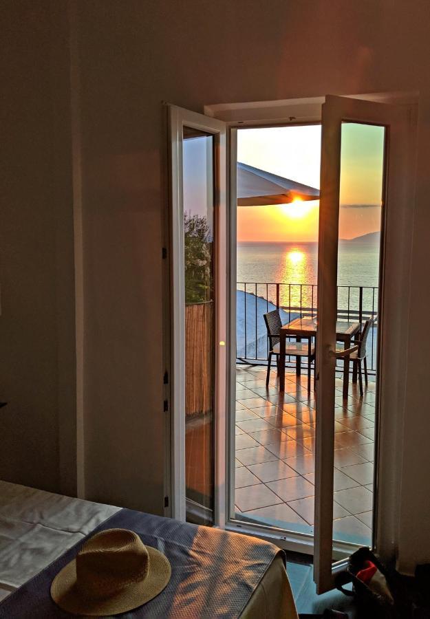 Deluxe Double Room with Balcony and Sea View